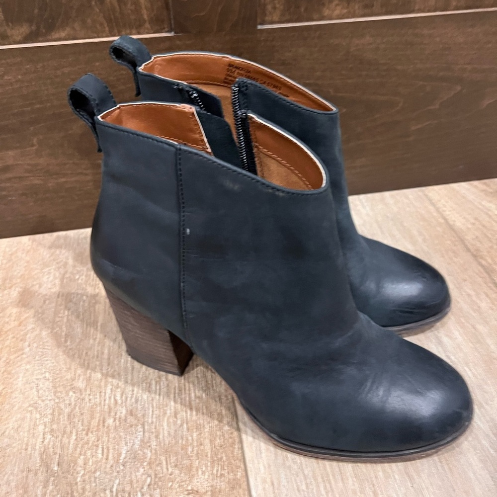BP Trolley Leather Ankle Booties